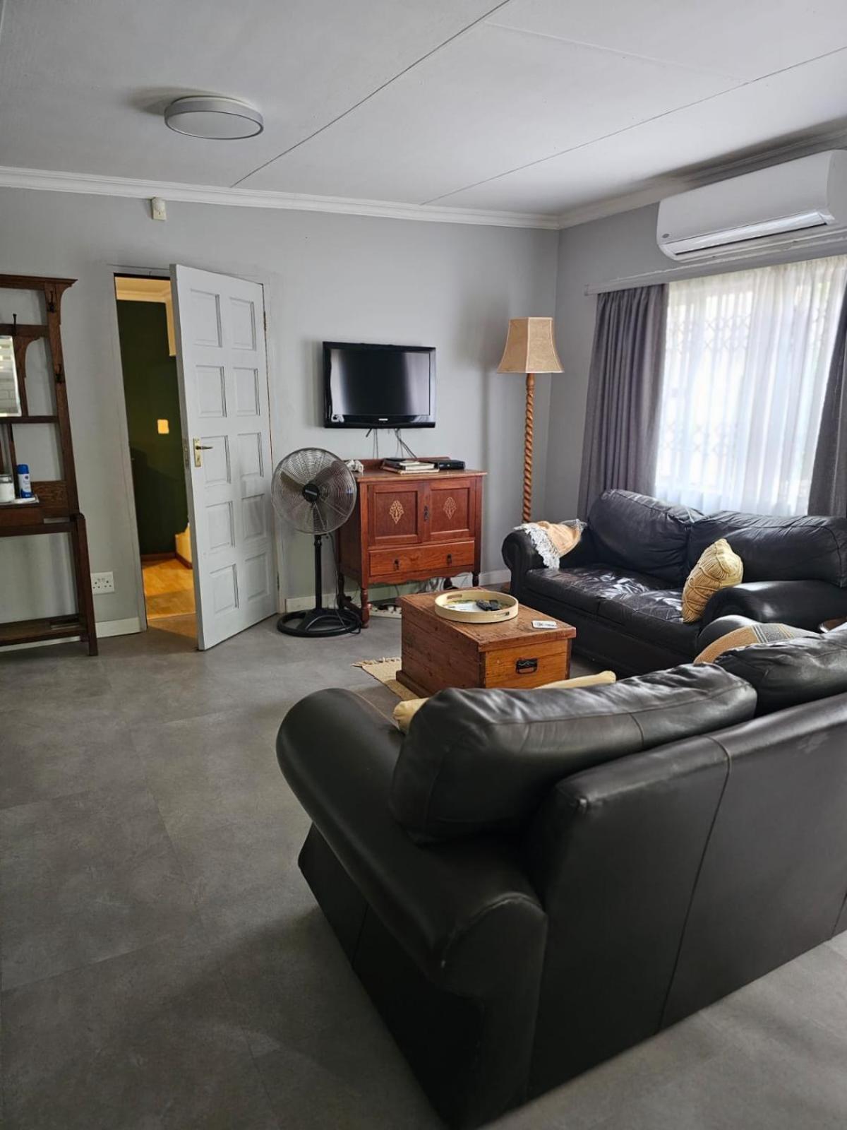 Giraffe'S Rest, Self Catering Studio Apartment Witrivier Buitenkant foto